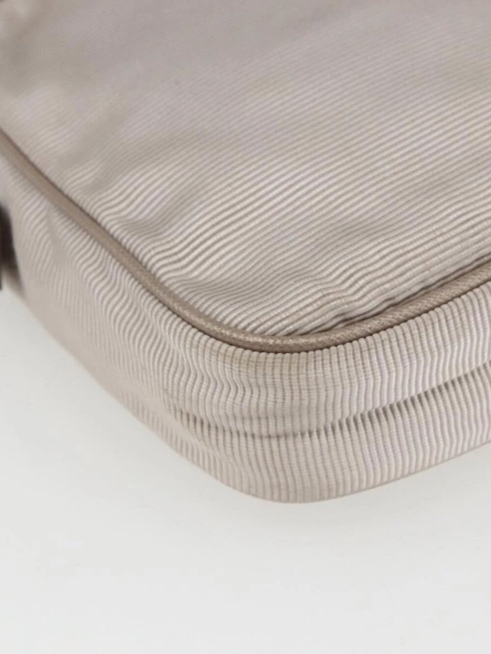 Salvatore Ferragamo Vala Shoulder Bag Nylon Beige Gold Auth 159964 - Picture 13 of 16